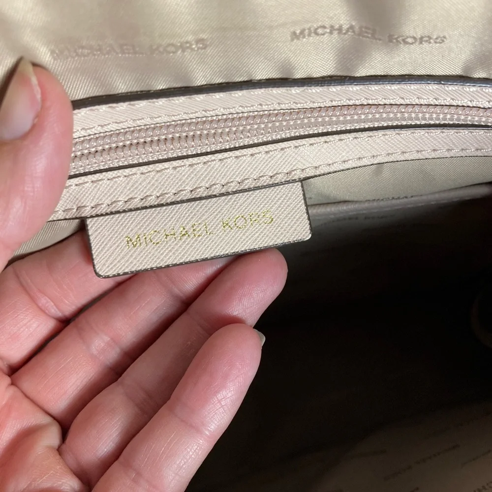 Michael Kors NWOT Tote shoulder Bag - Picture 5 of 9